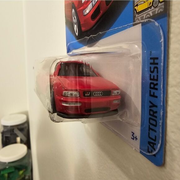 Hot Wheels Audi Avant RS2 Factory Fresh 2024 Station Wagon - Picture 5 of 7